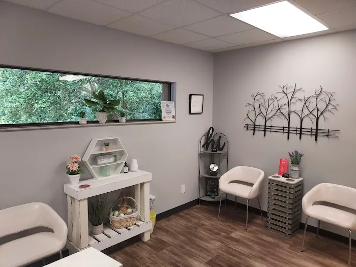 UBARE SKINCARE - LASH, WAX, BROW, FACIAL Picture 3