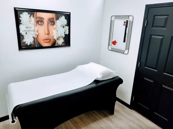 UBARE SKINCARE - LASH, WAX, BROW, FACIAL Picture 2