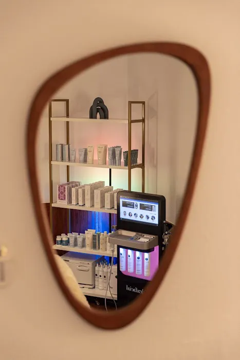 Bare Skin Bar Picture 2