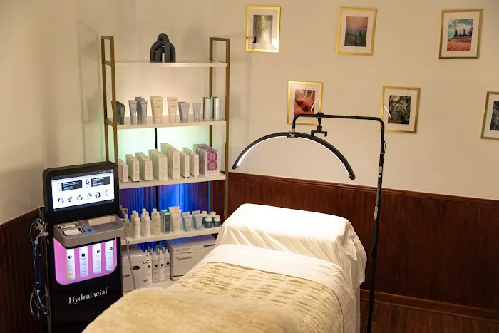 Bare Skin Bar Picture 3