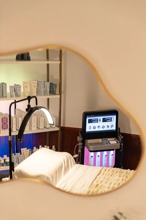 Bare Skin Bar Picture 9