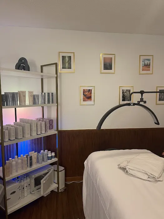 Bare Skin Bar Picture 10