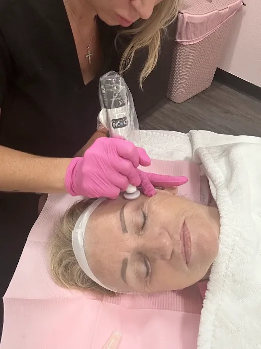 Deluxe Esthetics by Danielle Picture 9