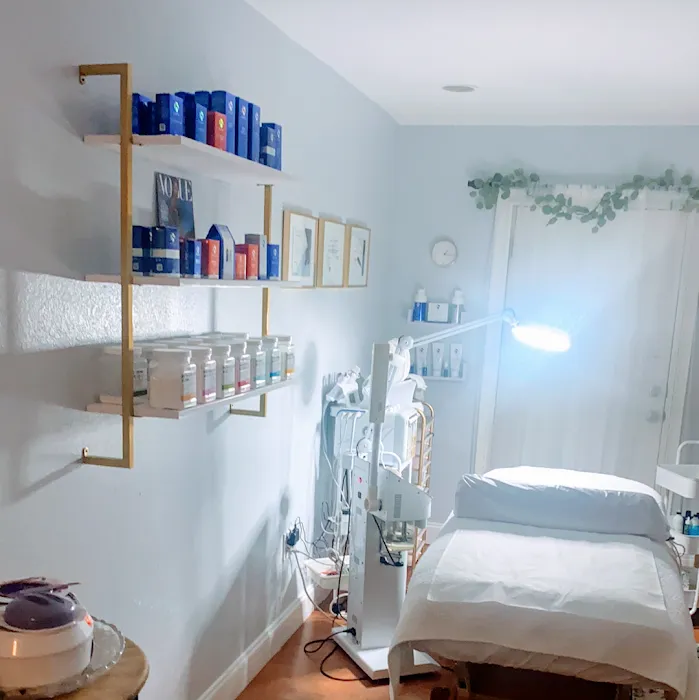 Auracle Aesthetics Picture 3