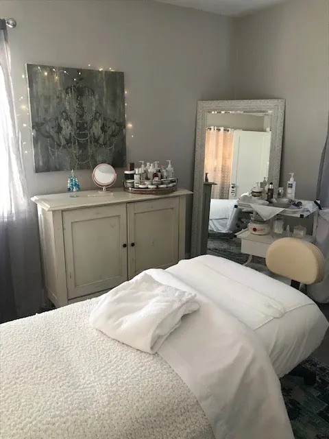 unwind facials and skincare Picture 1