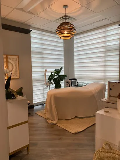 Lesia Hook Skincare Picture 2