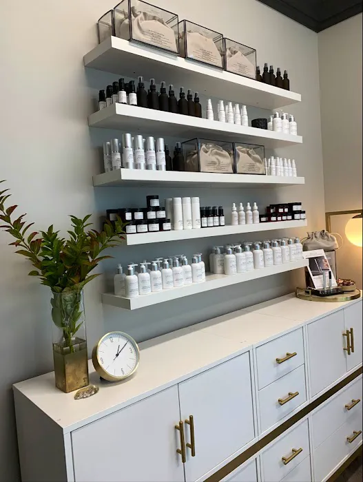 Lesia Hook Skincare Picture 1