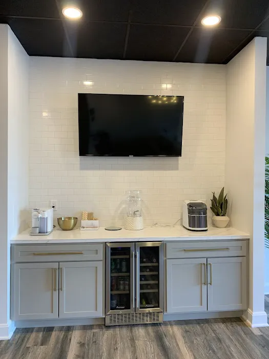 Skin Hub BG, Inc. Picture 4