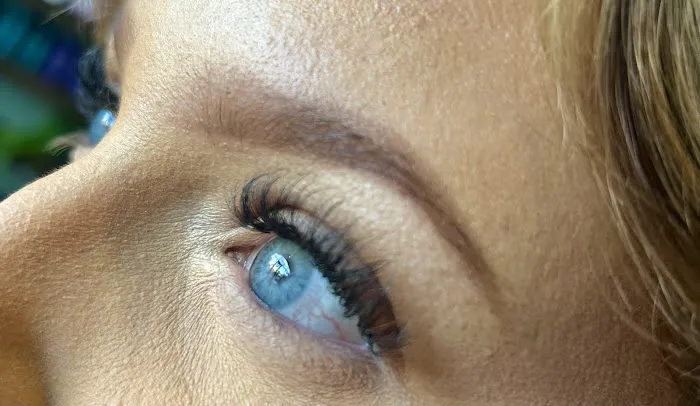 Glam & Glow Spray Tan & Lashes By Melissa Picture 1