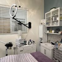 Adira Brow & Skin formerly known as ( Lavish Brow & Beauty) ico