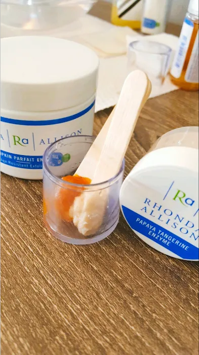 Jenifer Aesthetician / Peel Solution Picture 2