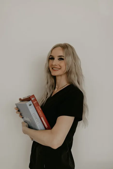 Desert Glow Aesthetics Picture 1