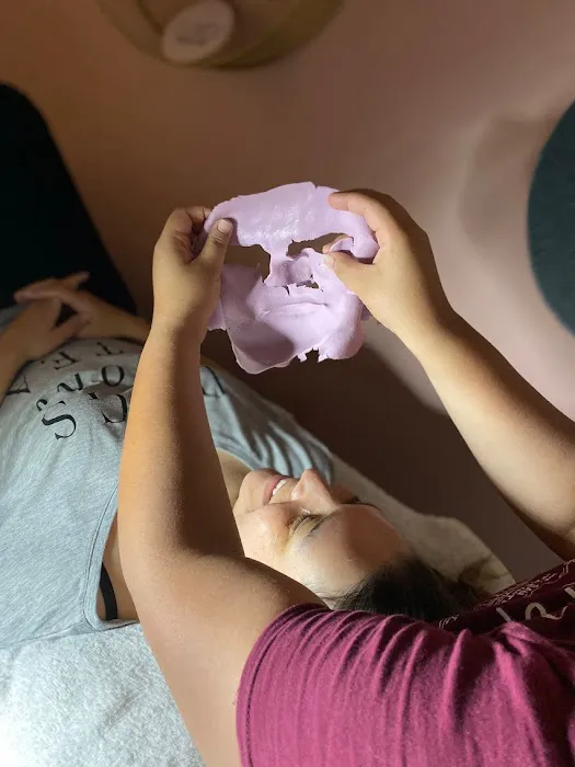 Luvly Beauty Bar Picture 2