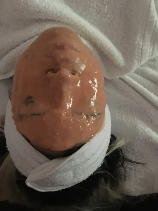 Luvly Beauty Bar Picture 9