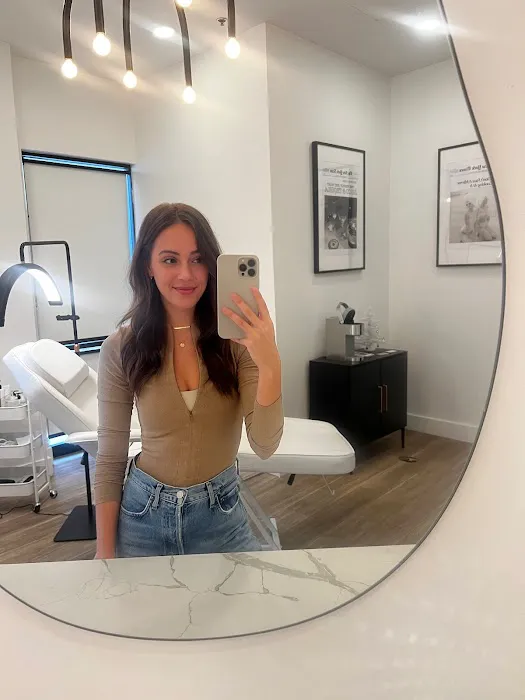 Dewy - A Skincare Studio Picture 2