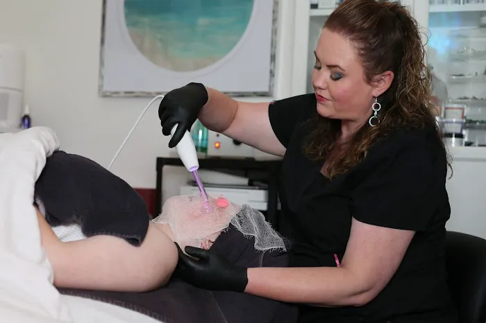 Glisten Skin & Ink Picture 4