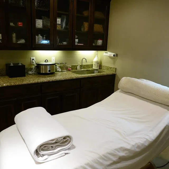 Shannon Moon - Skin Therapies, Inc. Picture 3