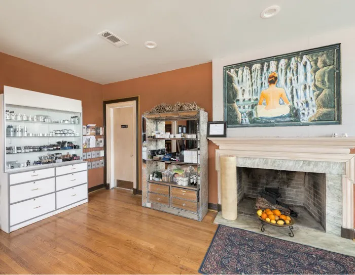 Hanna Isul Skin Therapy Picture 9