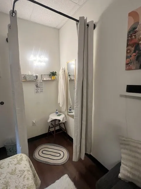 Fine Lines Glow Picture 8