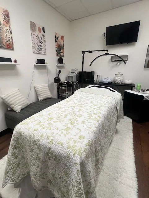 Fine Lines Glow Picture 5