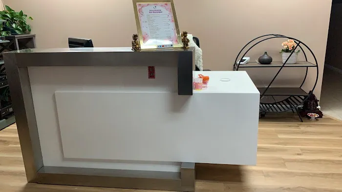 Green Skincare and body oil massage spa Picture 2