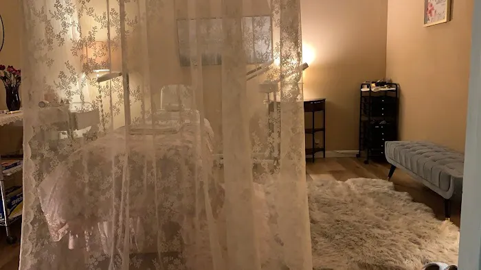 Green Skincare and body oil massage spa Picture 4