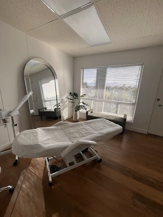 SKN RN ~ skin transformation studio Picture 2