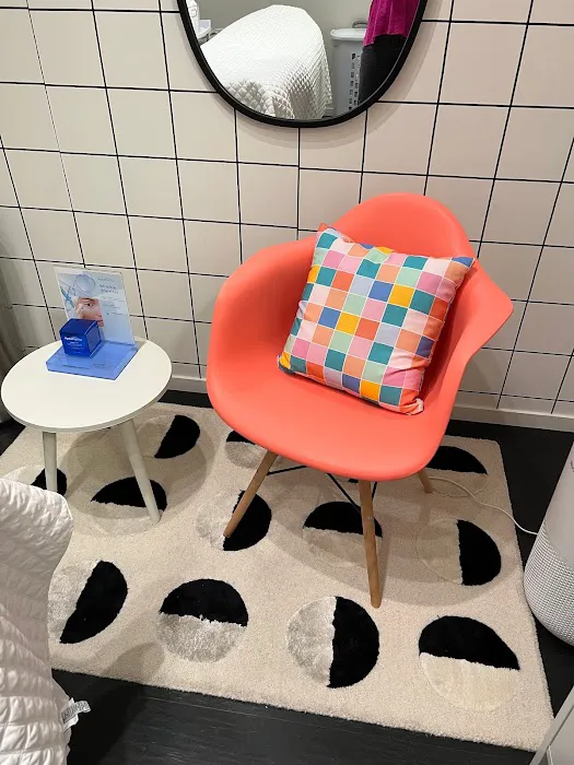 Modern Canvas Skin Studio Picture 10