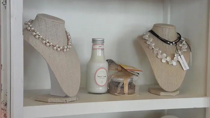 Itty Beauty Picture 6