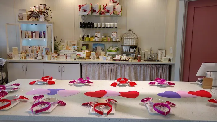 Itty Beauty Picture 9