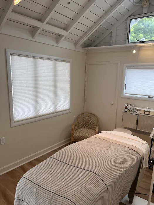 Jaclyn Etcheverry Holistic Skincare Picture 3