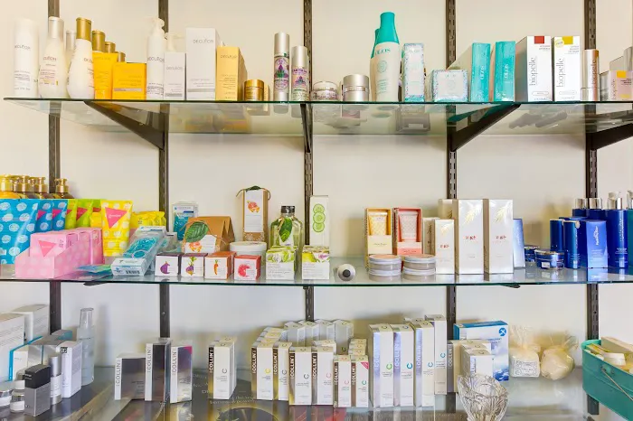 Au Natural skin Rejuvenating Center Picture 7