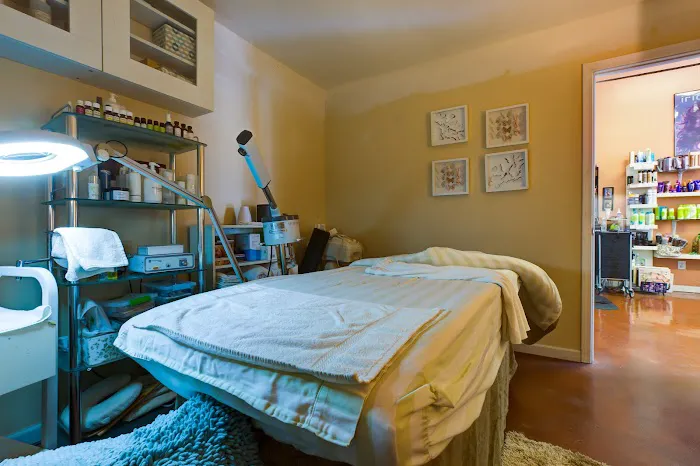 Au Natural skin Rejuvenating Center Picture 6