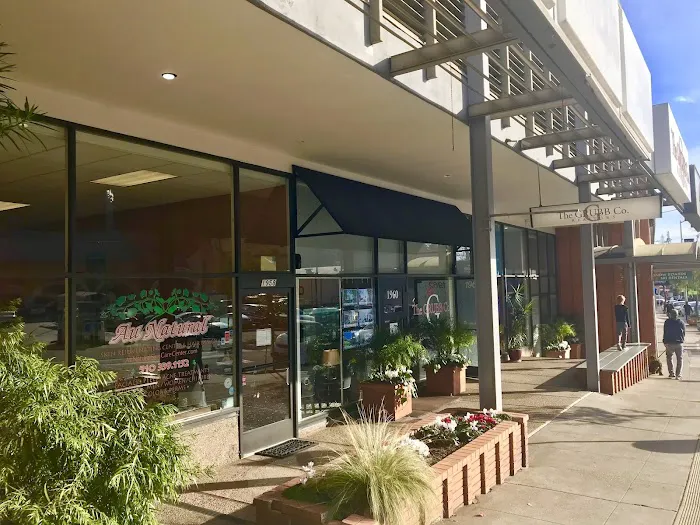 Au Natural skin Rejuvenating Center Picture 10