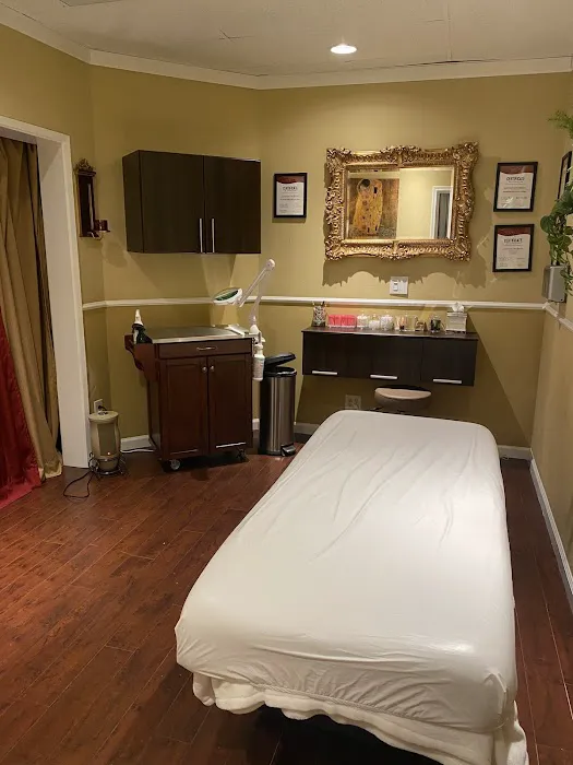 Bella Tu' Estetica Italiana ~ Skin Care Clinique, Head & Scalp Therapy Spa, Waxing Center Picture 3