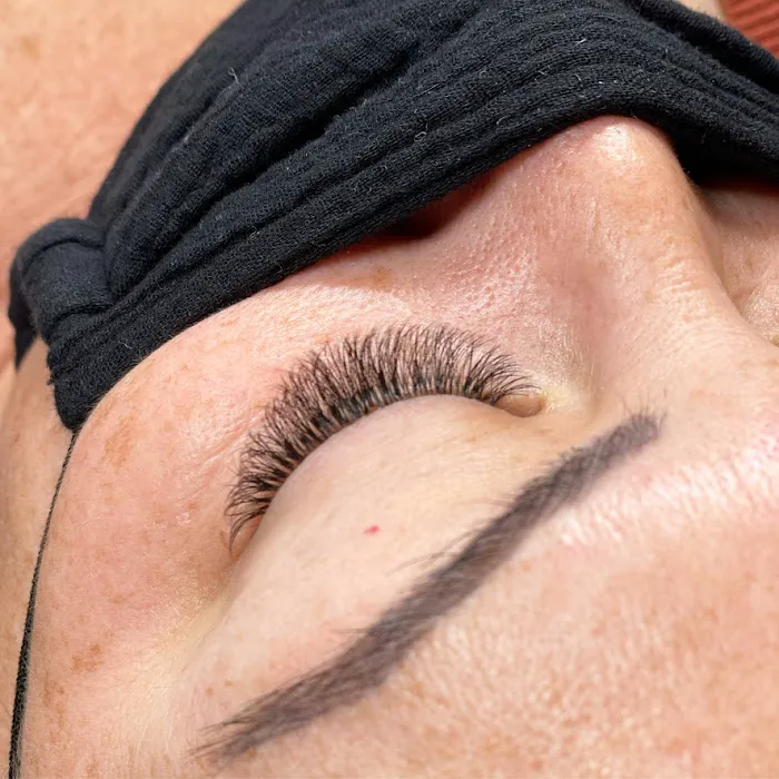 Luna Lash & Wax Picture 4