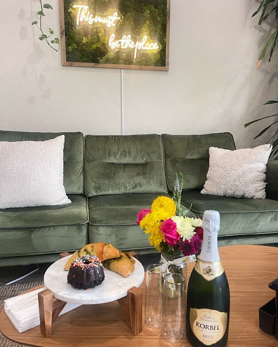 Radiant Skincare and Wellness Lounge Picture 4