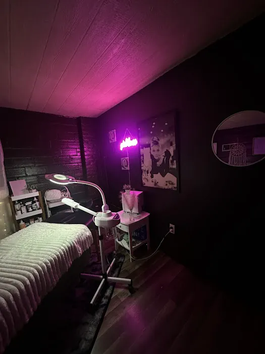 Glowing Esthetics Lounge Picture 7