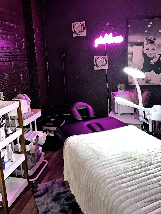 Glowing Esthetics Lounge Picture 6