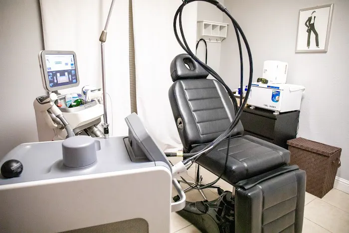 Med Physique Center For Aesthetics Picture 6