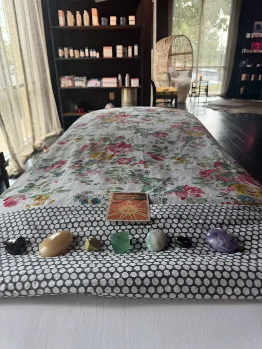 CHIEF SKIN OFFICER - LICENSED ESTHETICIAN Picture 3