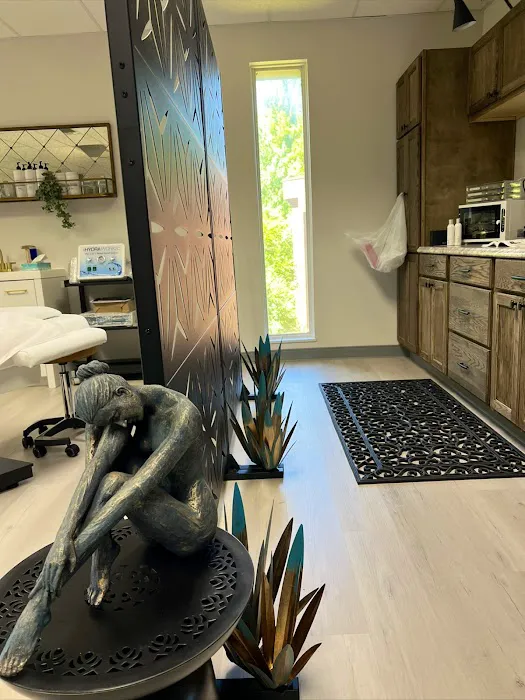 Adryan Aesthetics Skin care Specialists, Custom cosmetics & Facial Bar Picture 2