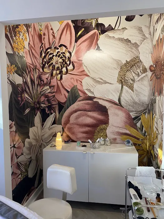 Michele Terese Beauty Picture 3