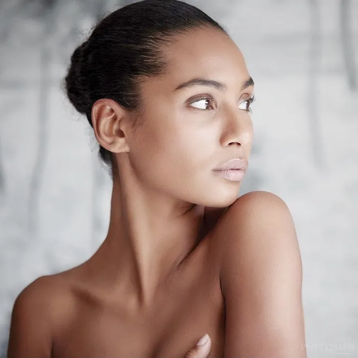 Sabrina Brow and Skin Picture 7