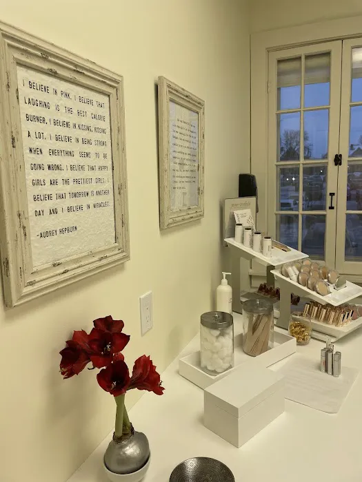 Excelsior Parlour 21 Esthetics Picture 2