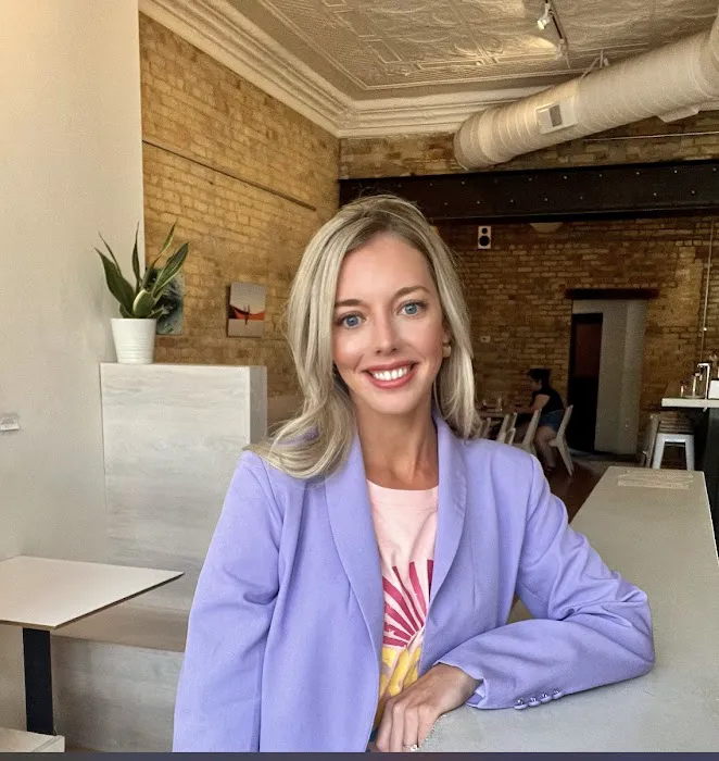 The Glo Lounge Picture 3