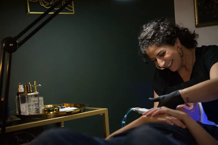 And Beauty - Seattle Esthetician Picture 1