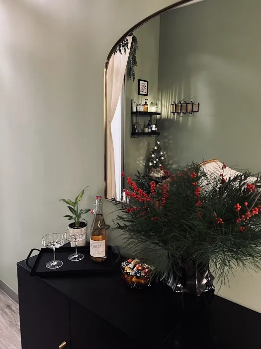 Emerald City Gem Beauty Studio Picture 1