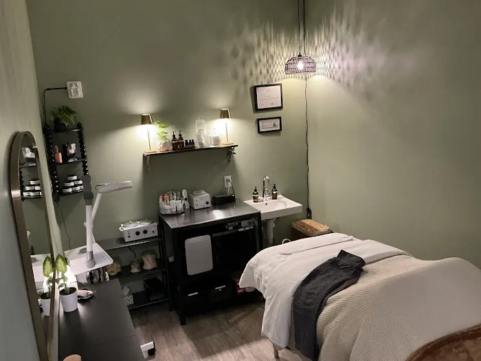 Emerald City Gem Beauty Studio Picture 3