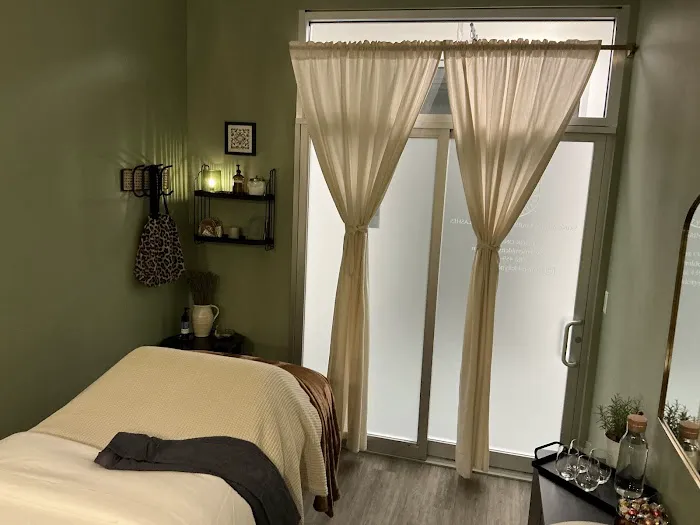 Emerald City Gem Beauty Studio Picture 7